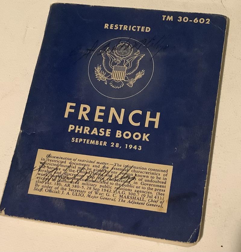 WWII US FRENCH PHRASE BOOK